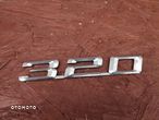 BMW E36 ORYGINALNY ZNACZEK NA KLAPĘ / EMBLEMAT 320 O NR. 1 960 223 OEM SEDAN / TOURING / COUPE / CABRIO - 4