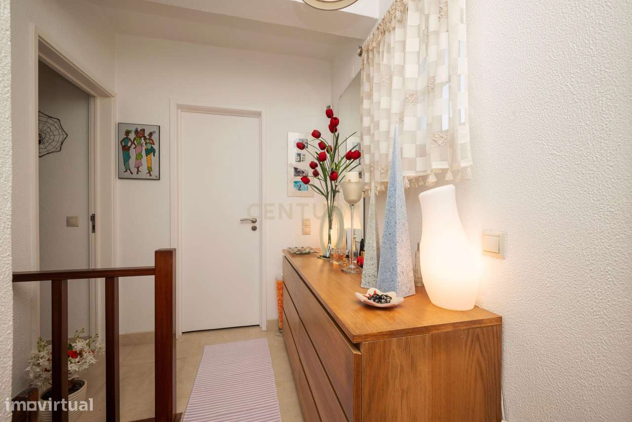 Moradia T4+1 para venda em Queijas.-16