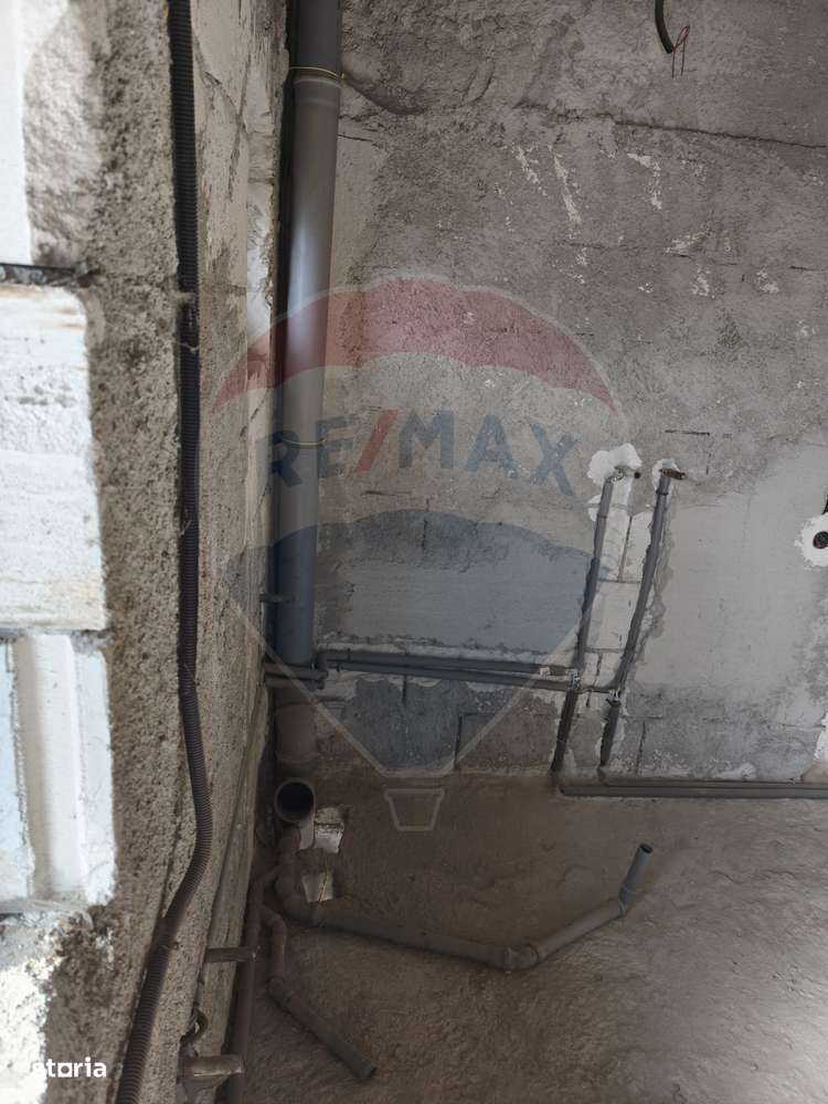 Casă / Vilă cu 5 camere de vânzare în zona Poiana Tapului-12