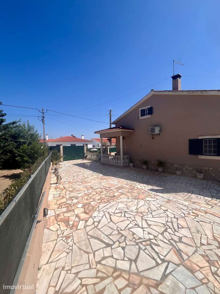 Moradia T2+1 com piscina em Salvaterra De Magos.-36