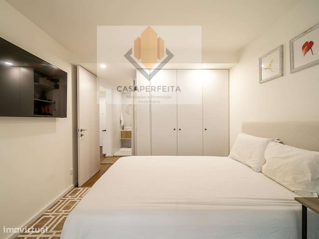 Fabuloso T2 Como Novo com Terraço e Lugar de Garagem - Candal-16