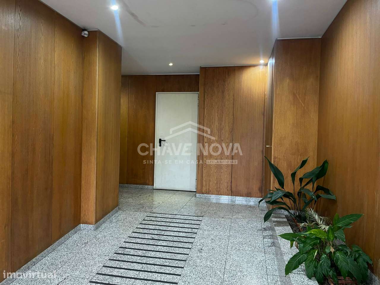 Apartamento T2 com Garagem Box em Mozelos - Grande imagem: 2/22