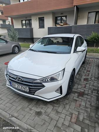 Hyundai Elantra - 5