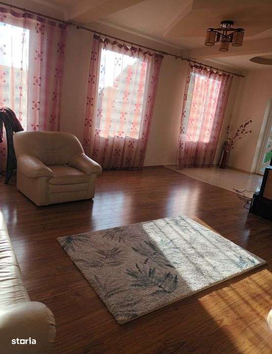 Vila 230 mp , teren 2300 mp , zona Nord-7