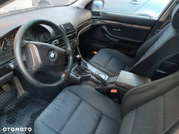 BMW Seria 5 520i - 4