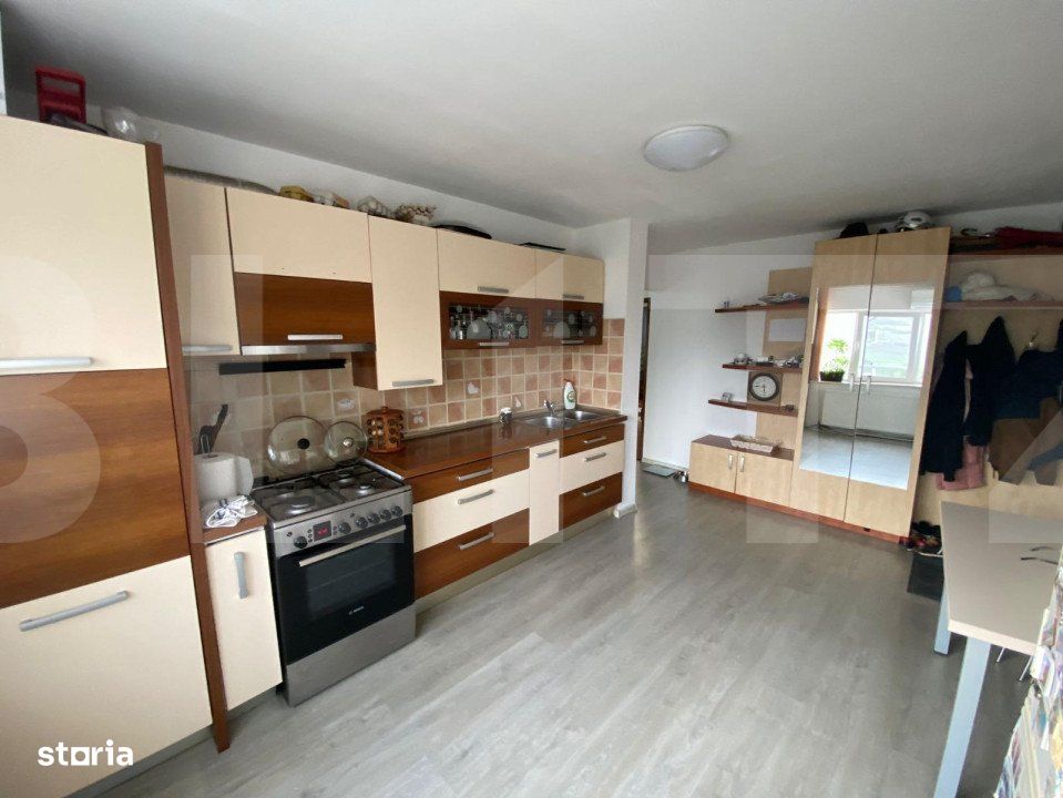 Apartament cu 2 camere decomandat, 54 mp, cu garaj, zona Regal