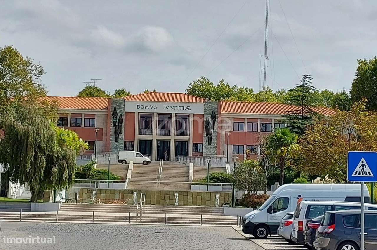 Baixa de Preço-Loja no Centro de Alcobaça para Investimento - Grande imagem: 4/22