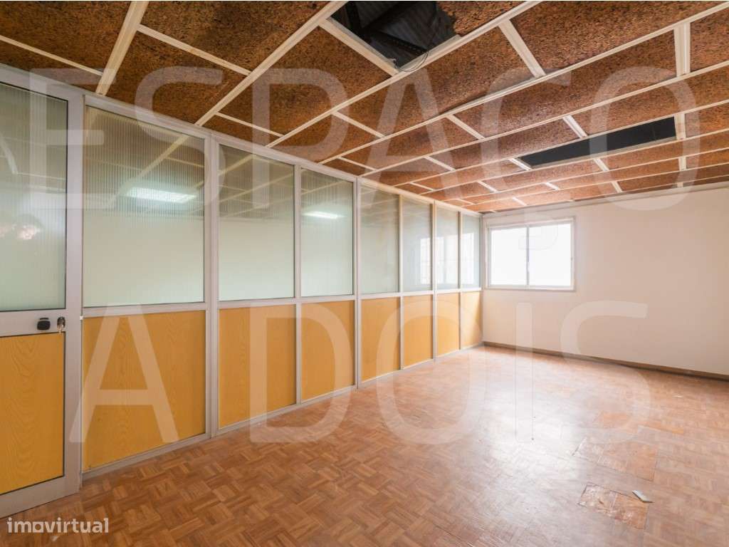 Armazém Amplo; com 2 Pisos! Boa Localização, próximo do Centro da A...-30