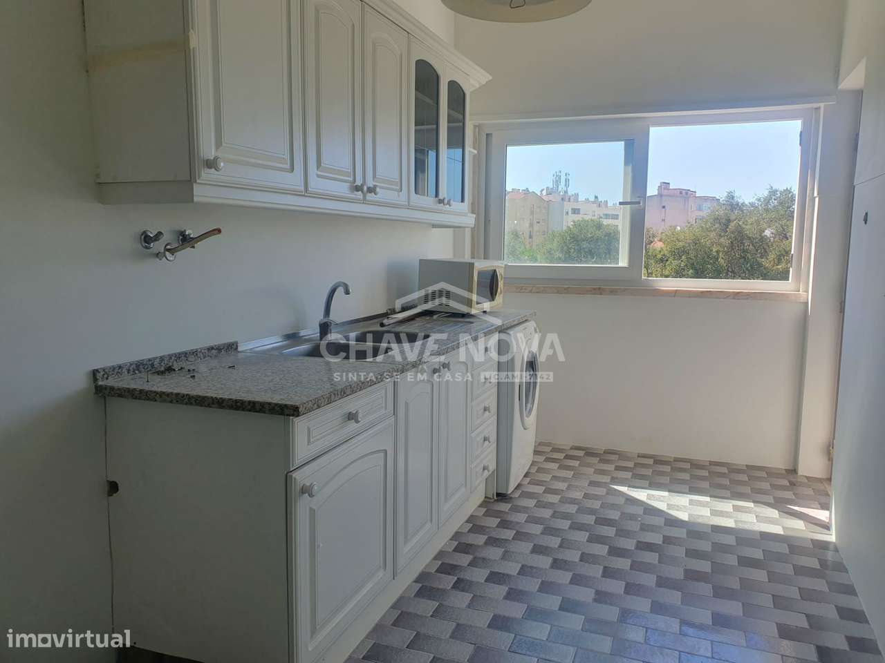 Apartamento T2, localizado no primeiro andar de um prédio Bi-familiar!-12