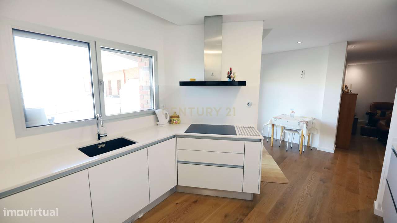 Apartamento T4 duplex - Grande imagem: 2/25