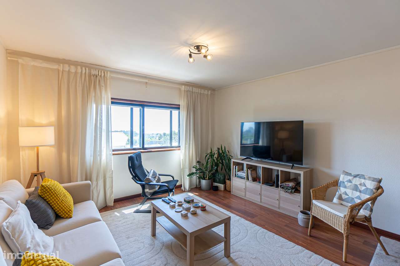 Apartamento T2 com varanda e garagem fechada em Mafamude-18