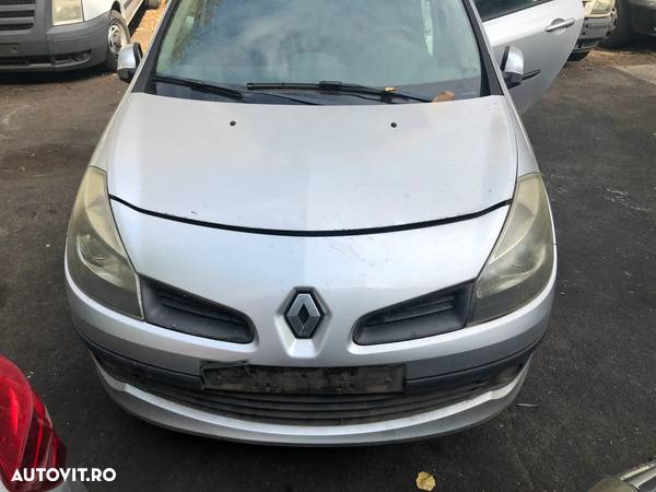 Far stanga/Far dreapta Renault Clio 3 - 2