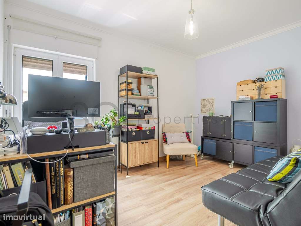 Apartamento T2 Totalmente Remodelado com Elevador - Barreiro-25