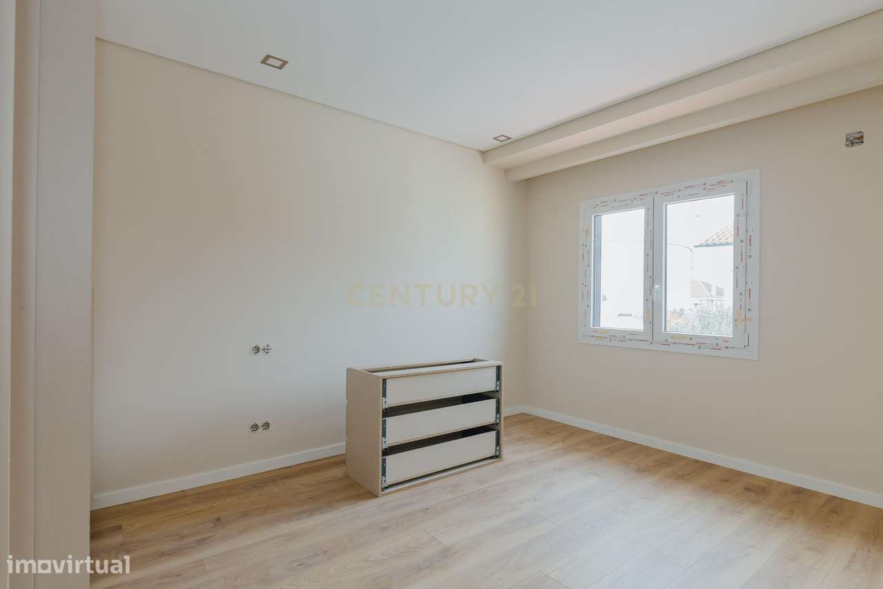 Apartamento T2 Novo com Vista Panorâmica em Loures-41