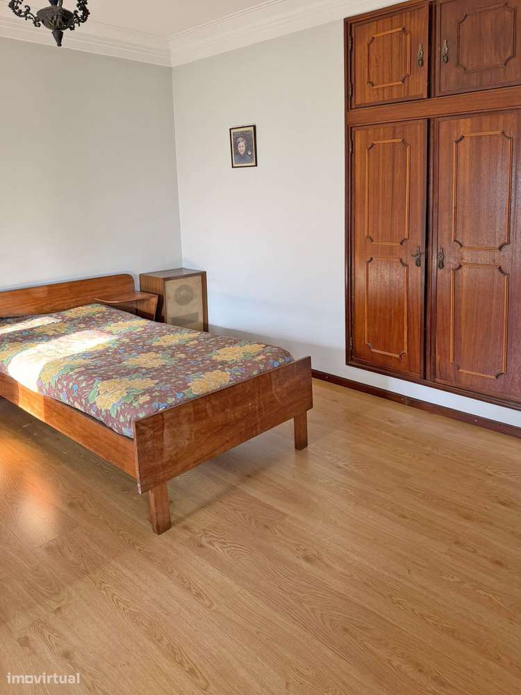 Moradia T4 de três frentes em Baguim do Monte - Exclusivo-16