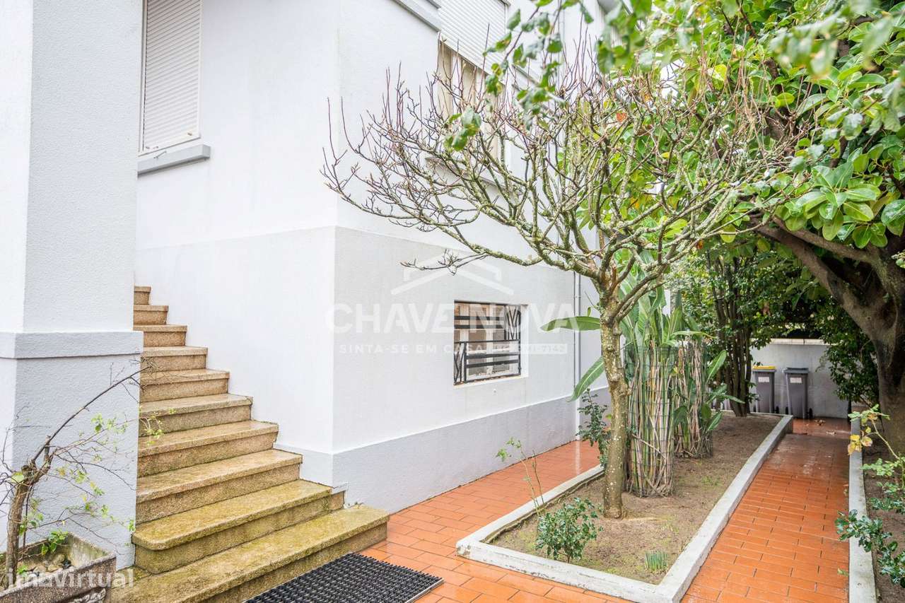 Moradia Isolada T5  no Porto-1