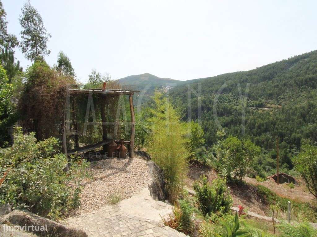 Moradia V3, com piscina e vistas magníficas para a Serra da Estrela... - Grande imagem: 4/43