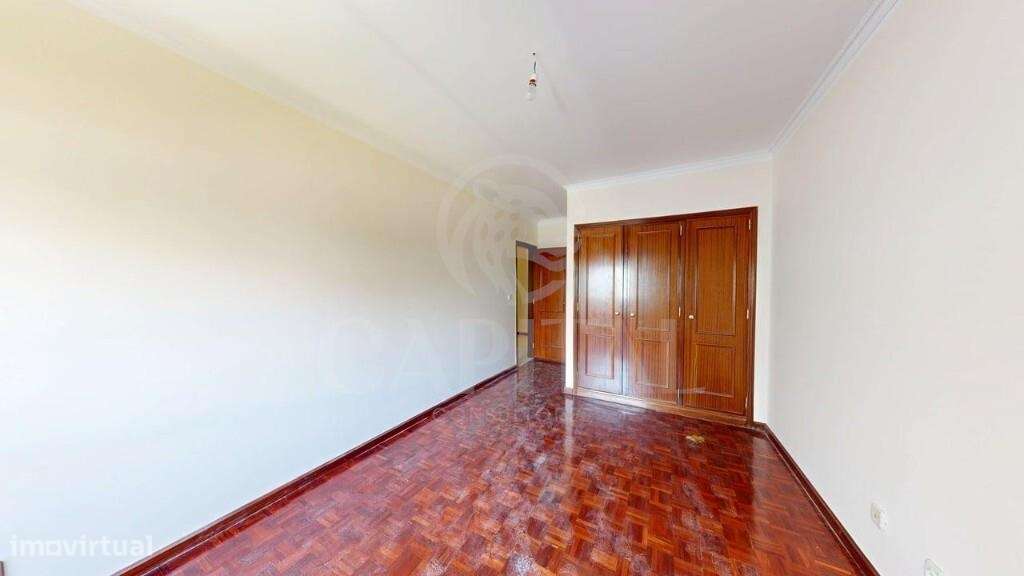T2 espaçoso com varanda e garagem-17