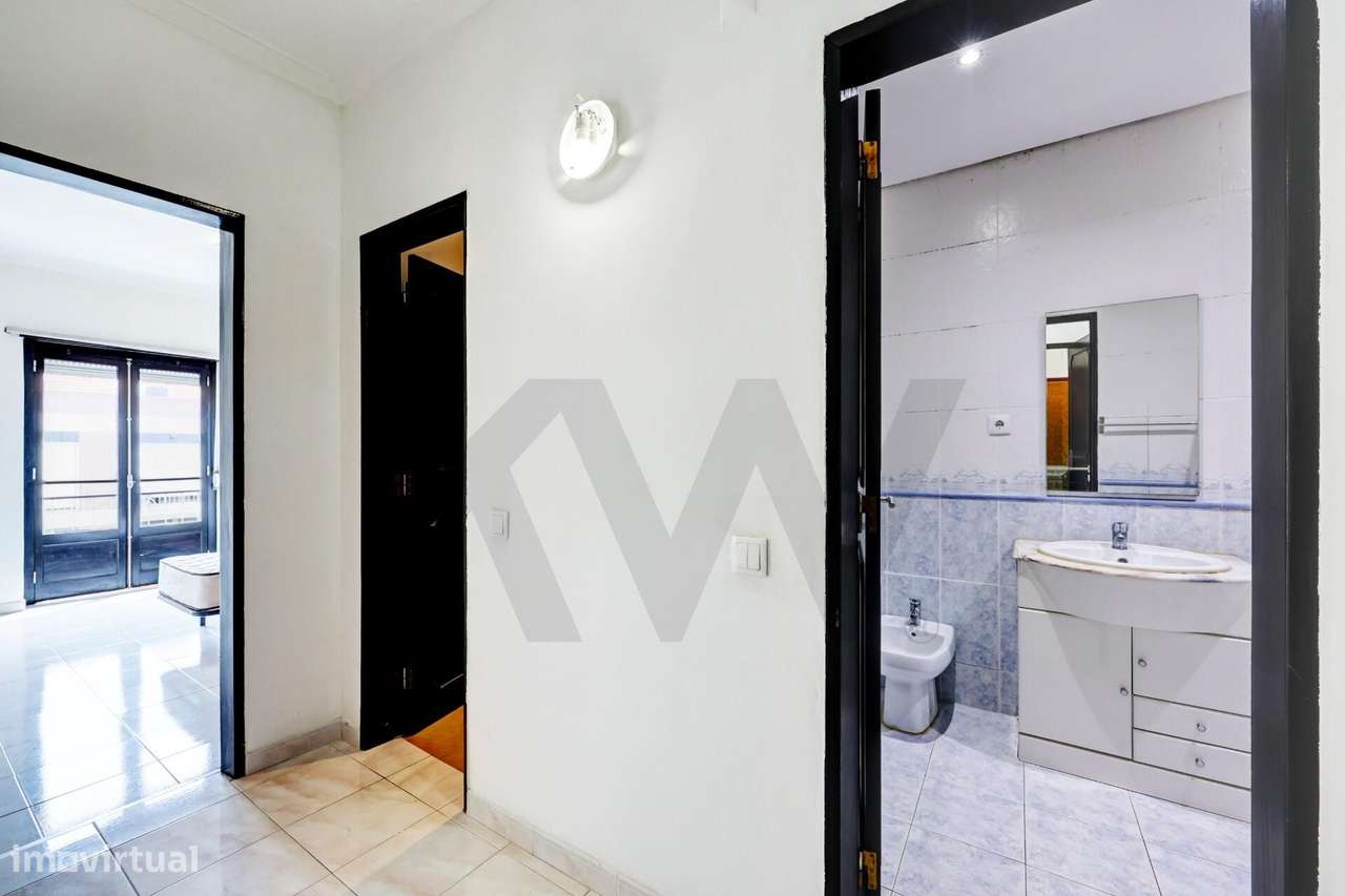 Apartamento T3 Monte da Caparica Rua General Humerto Delgado-14