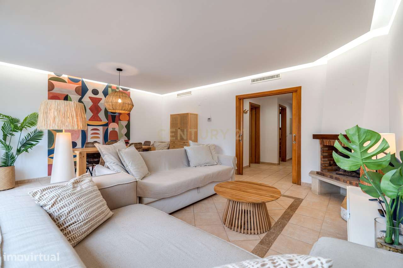 Moradia T3 com Terraços e Garagem Box | Condomínio com Piscina e Golfe - Grande imagem: 4/29