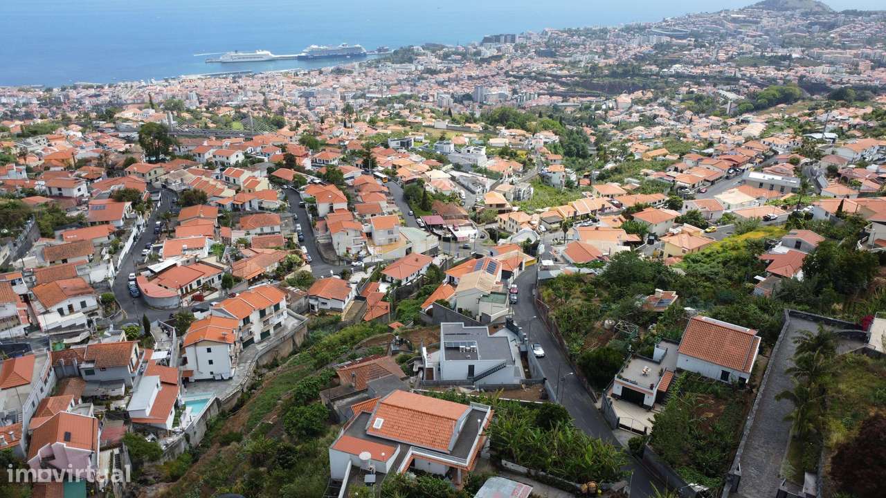 Moradia Tradicional para Recuperar com 2.300m² de Terreno | Livramento-11