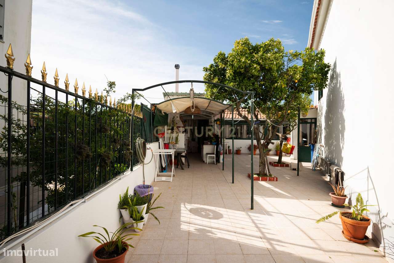 Moradia T4+1 para venda em Queijas.-27