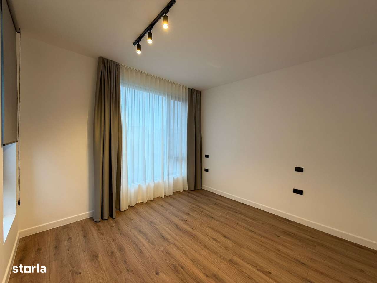 LA CHEIE! GATA DE MUTARE-TEREN 300 MP școală Americana 3 min.-14