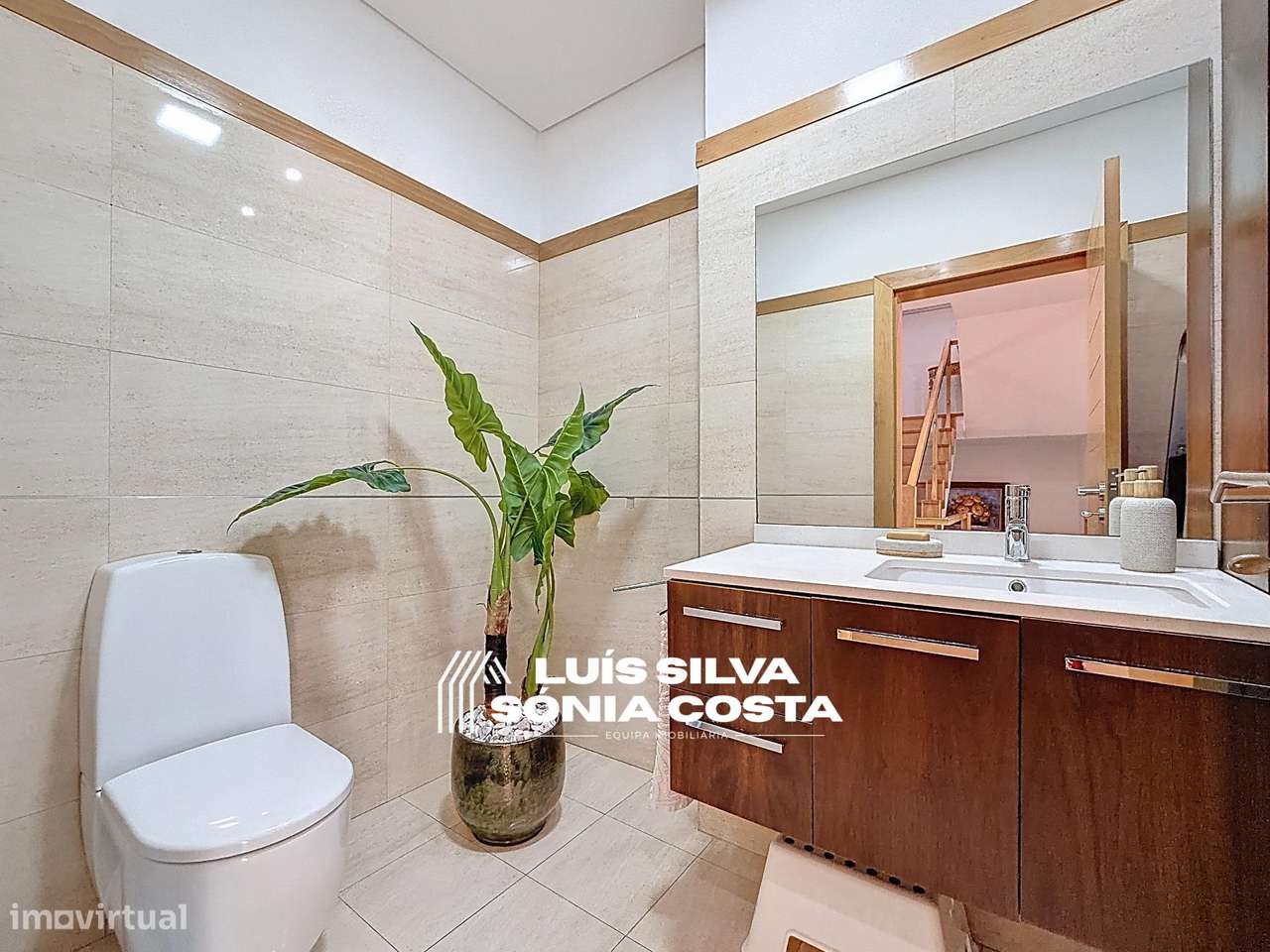 Moradia T4 Excelente Estado e Áreas | 2 Suites, Jacuzzi, Painéis...-33