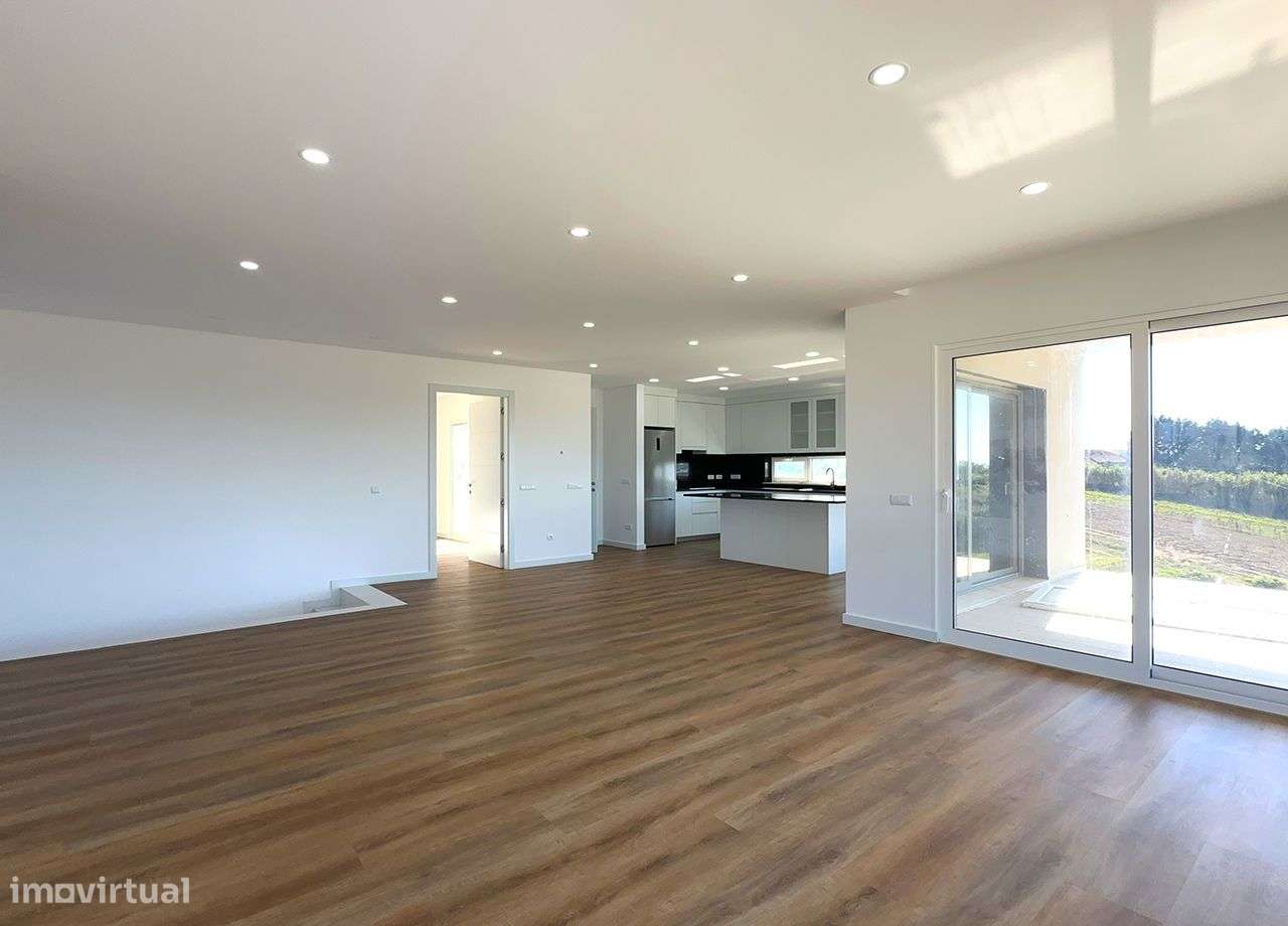 Magnífica Moradia V4 com vista desafogada - Abelheira Lourinhã-23