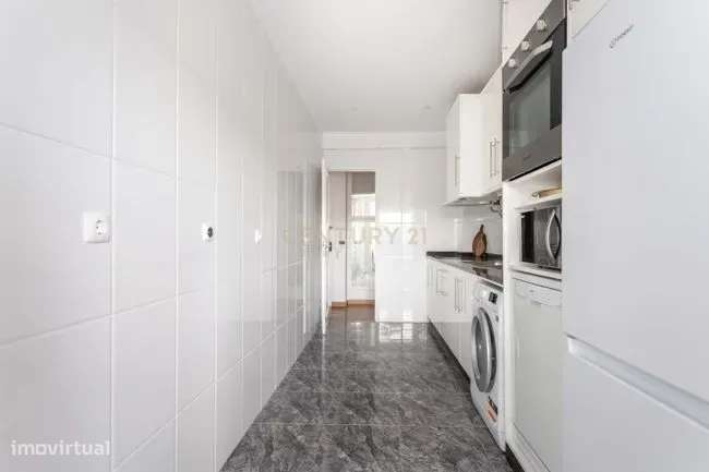 APARTAMENTO | 2 Quartos | 1 Casa de Banho | Renovado | Arrecadação | �-6