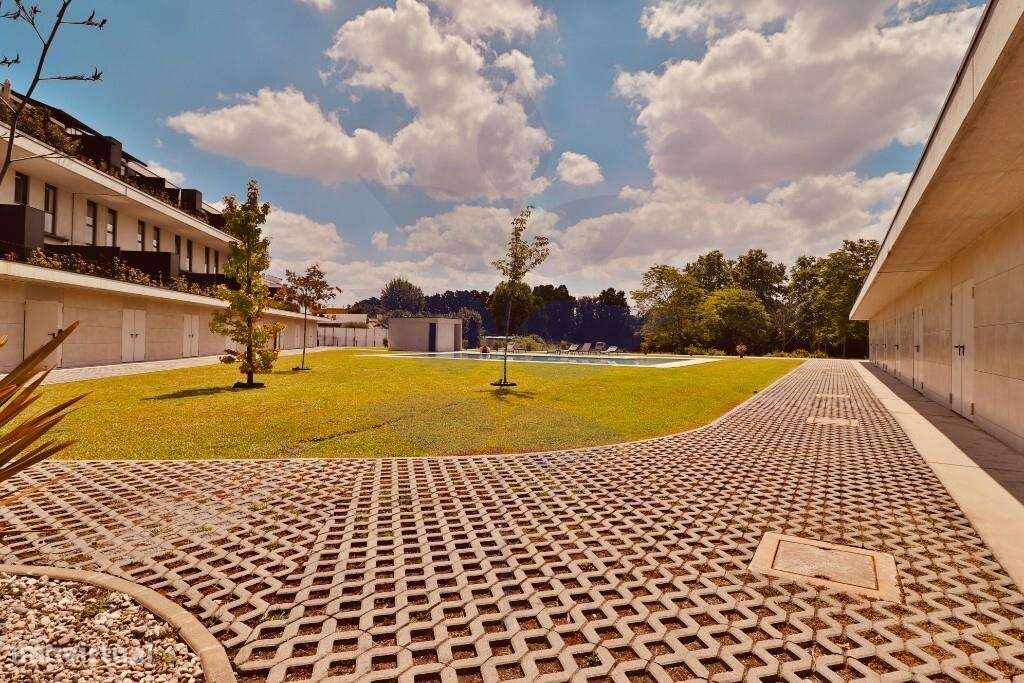 Vende-se T3 Duplex - Condominio Fechado - Como Novo - Empreendimento V-52