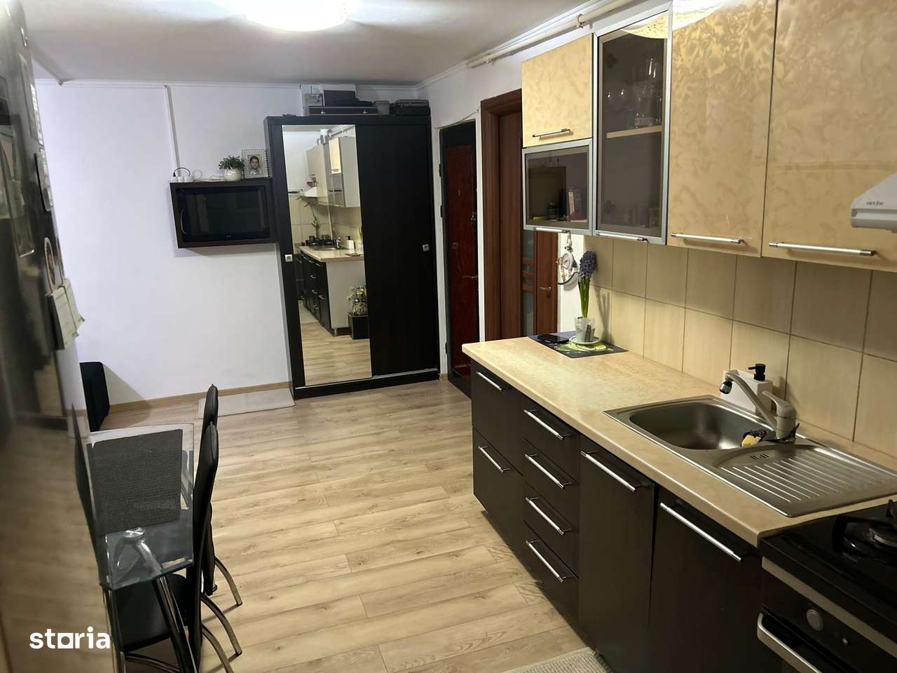 Apartament cu balcon și bucătărie separată, Iasi