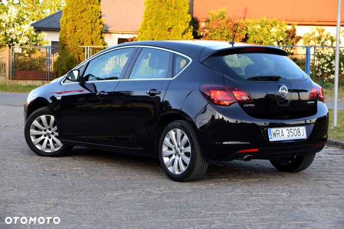 Opel Astra 1.4 Turbo Cosmo - 11