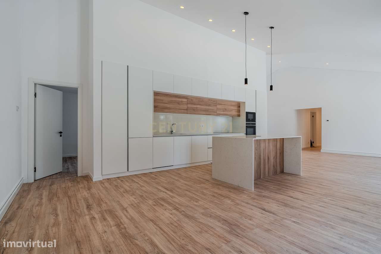 Moradia Térrea T4 totalmente renovada, com piscina, espaço exterior e-7