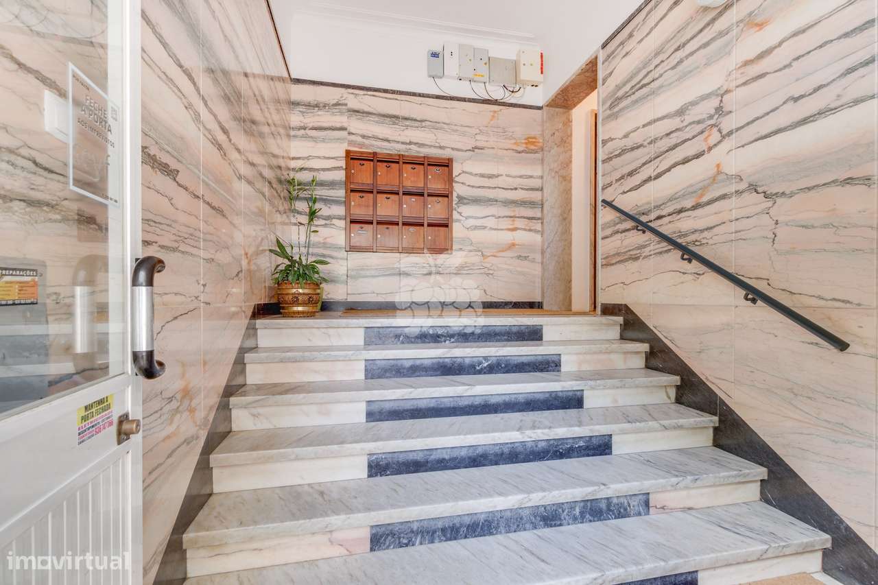 Apartamento T4 Remodelado-30