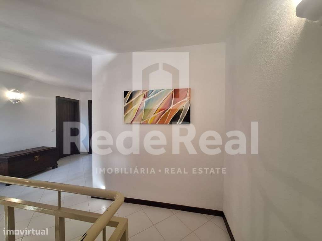 Moradia T3 + 1 com Boas Áreas em Lote de 300 m² - Centro de Albufeira-34