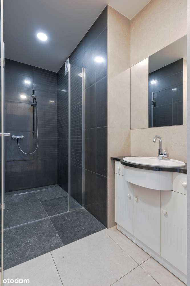 Przestronny apartament + Duży Ogród + 2 łazienki !-8