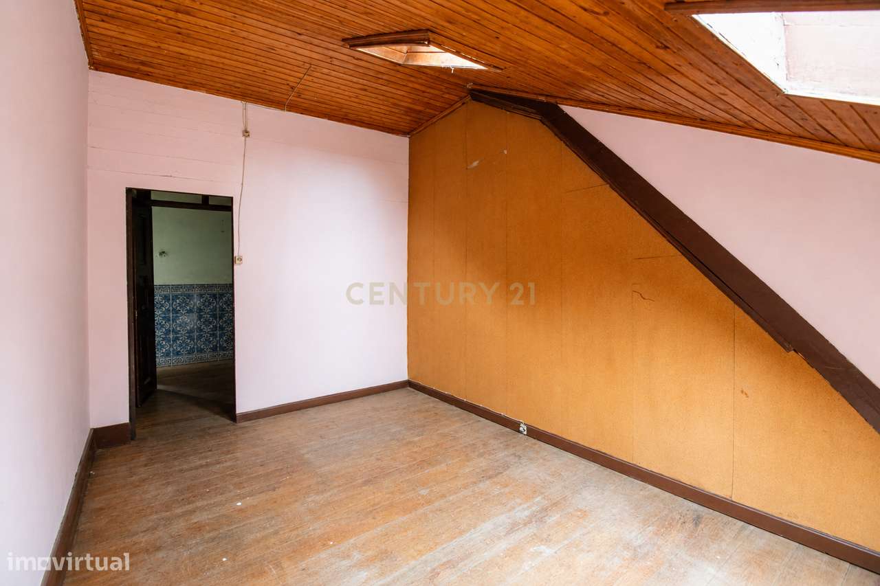 Apartamento 4 na Rua da Sofia — História, centralidade e potencial de-10