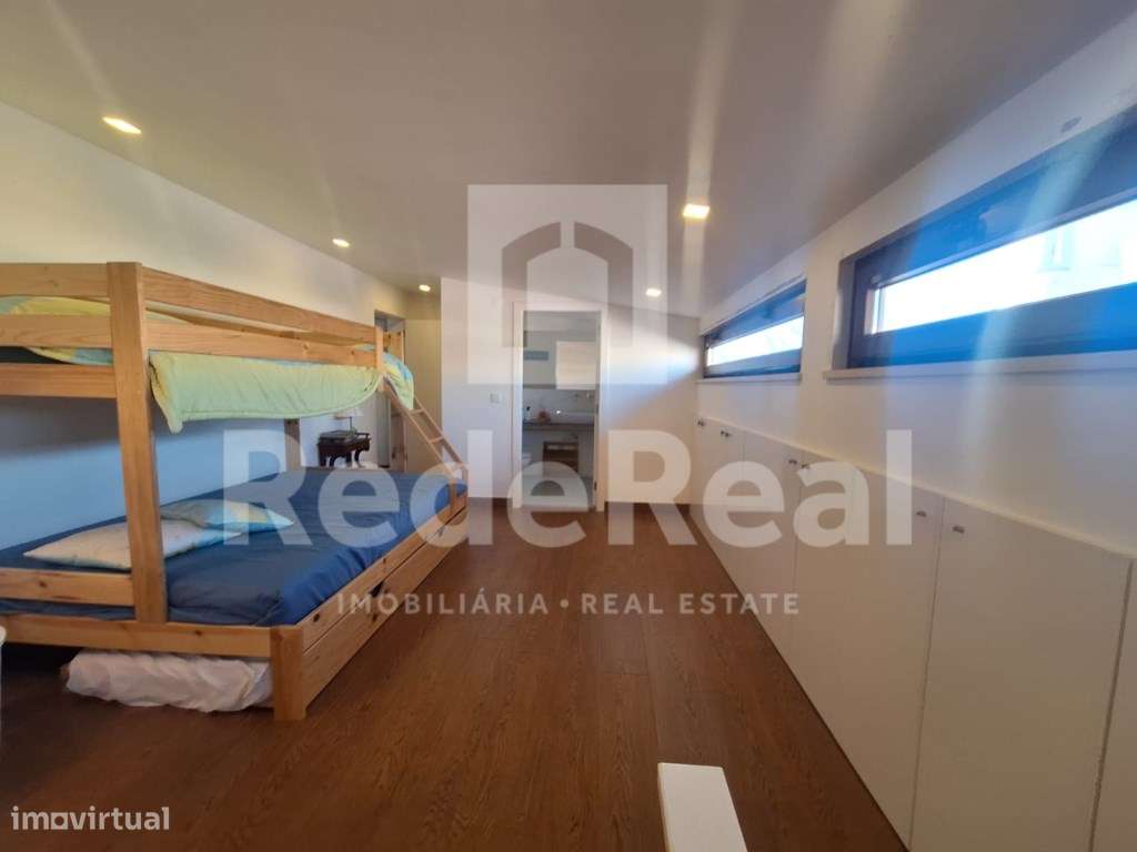 Moradia T3 + 1 com Piscina Privada e Boas Áreas no Coração de Albuf...-52