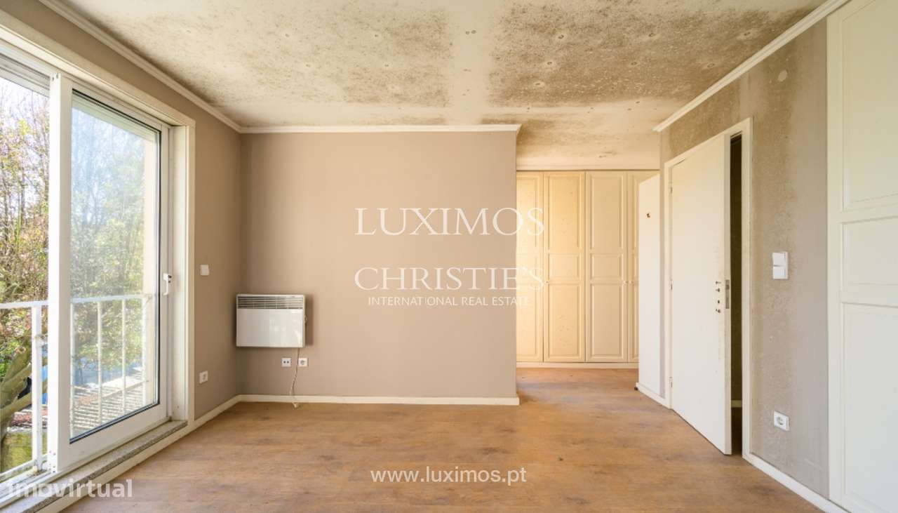 Moradia para reabilitar com jardim, para venda, na Foz do Douro, Porto - Grande imagem: 2/22