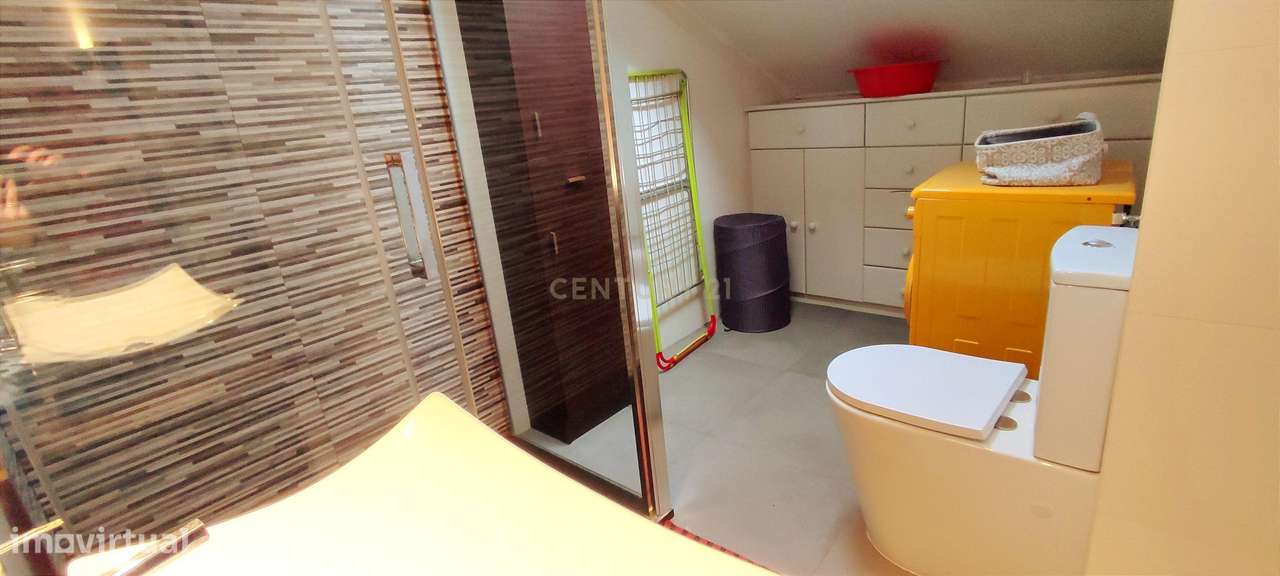 Apartamento T2+2 Duplex em Santa Clara – Espaço, Conforto e uma Vista-14