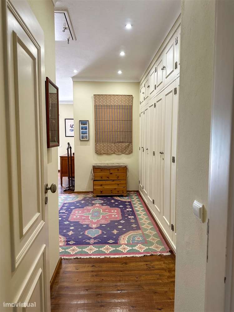 Moradia T5 com piscina e jardim a poucos metros da Praia do Alemão – A-47