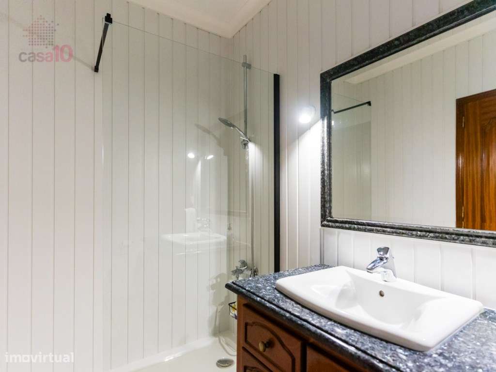 Moradia V5+1 renovada em zona de excelência em Alcochete-24