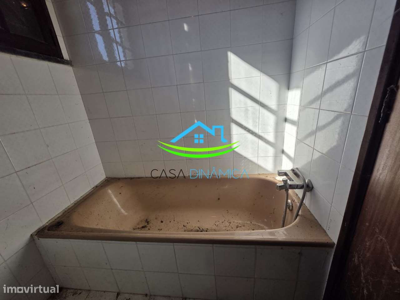 Moradia T3 em Azenha com terreno de 2000m2-25