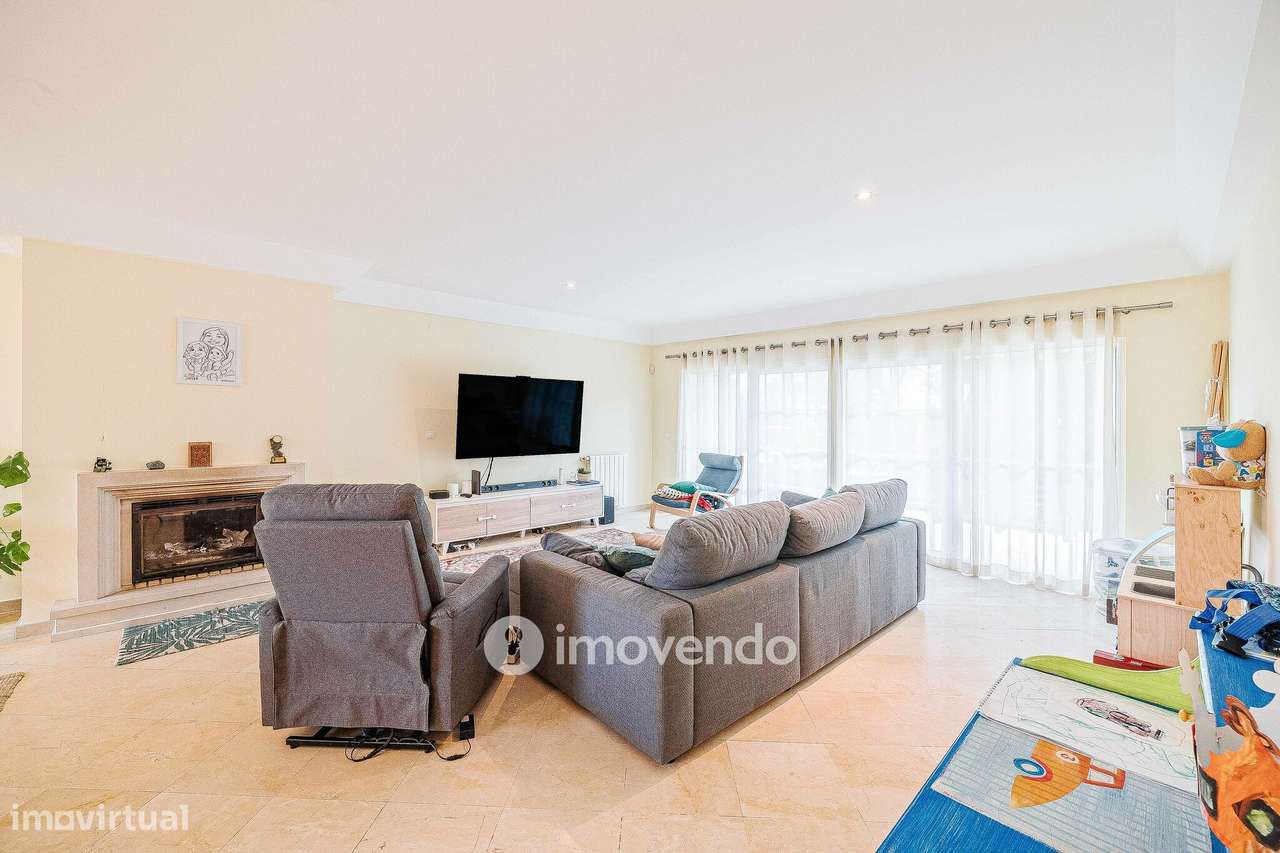 Moradia T5+2 com garagem, em condomínio com piscina, em Murches-7