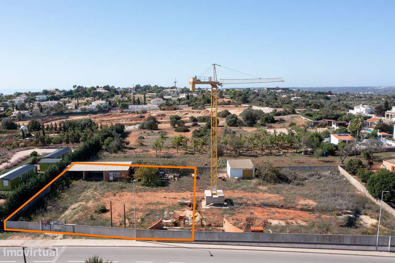 TERRENO URBANO COM PROJECTO APROVADO PARA VENDA NA PRAIA DA LUZ - Grande imagem: 3/4