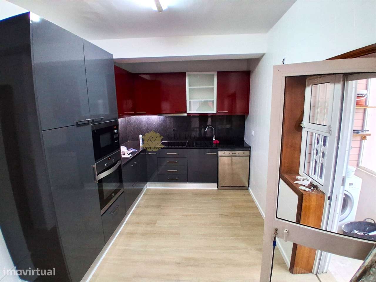 Apartamento T2 Renovado com Garagem e Metro à Porta – Rio Tinto - Grande imagem: 3/22