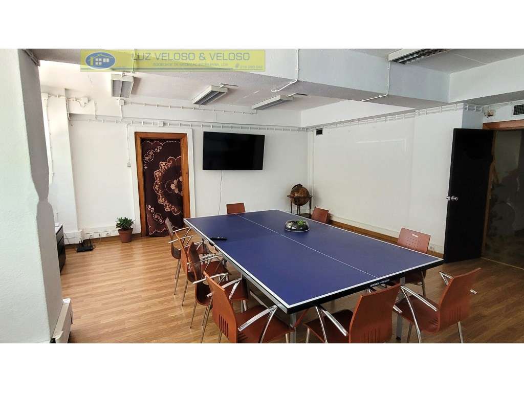 Armazém de 3 pisos, 3 entradas, 1118 m2, nas Olaias, Lisboa-16