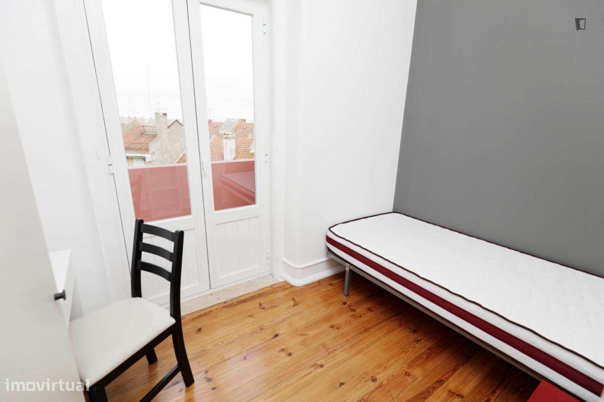 Quarto - localizado em Olaias Lisbon - Grande imagem: 2/10