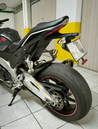 Aprilia Tuono V4R APRC - 5